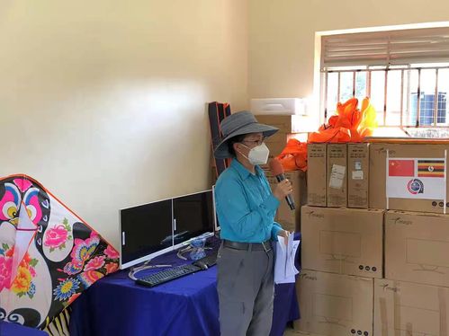 中国驻乌干达使馆向乌相关学校提供部分教学办公设备和文体用品支持